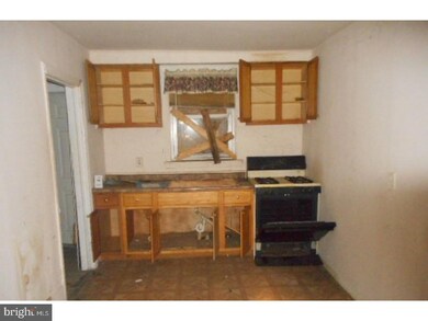 509 Pfeiffer St, Camden, NJ 08105 - photo 2