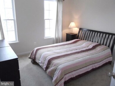 42526 Neighborly Ln, Chantilly, VA 20152 - photo 2