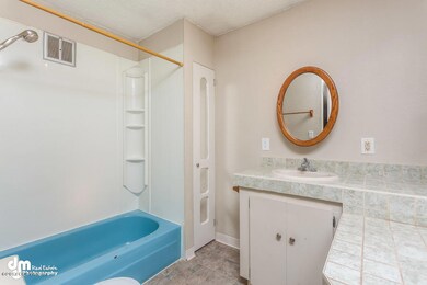 Bathroom 2 20170501-DW-8477-SMALL