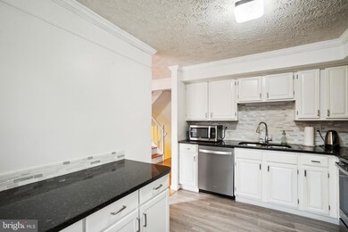 8915 Gutman Ct, Springfield, VA 22153 - photo 7