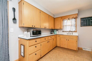 355 30th St NW, Cedar Rapids, IA 52405 - photo 6