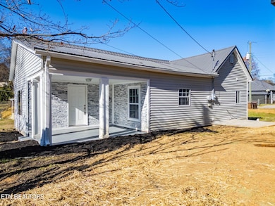 1216 Mercer St NW, Knoxville, TN 37921 - photo 4