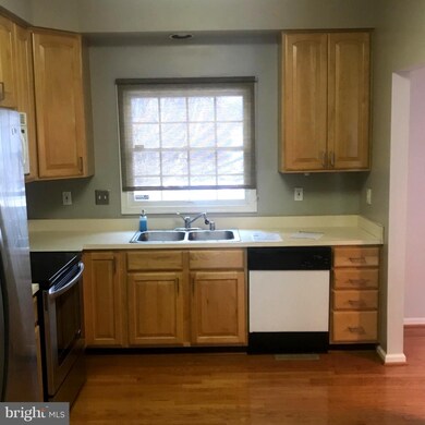 9957 Sherwood Farm Rd, Owings Mills, MD 21117 - photo 4