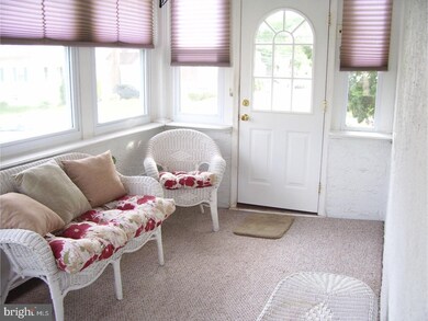 909 Lawnton Terrace, Glenolden, PA 19036 - photo 2