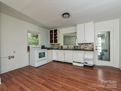 2733 Palm Ave, Charlotte, NC 28205 - photo 7