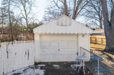 2637 Oak Grove Place, Toledo, OH 43613 - photo 3