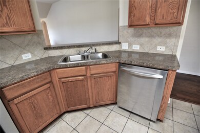 337 Lake Line Dr, Alvin, TX 77511 - photo 7