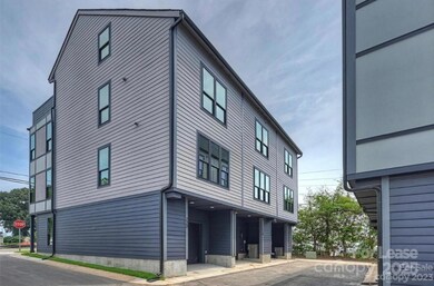 215 Freeland Ln, Charlotte, NC 28217 - photo 6