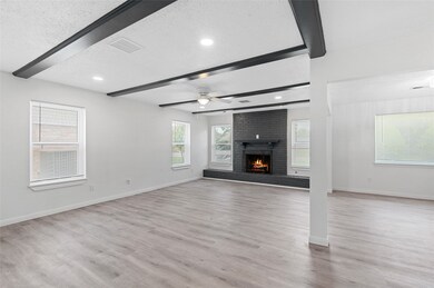 1047 W Donovan St, Houston, TX 77091 - photo 3