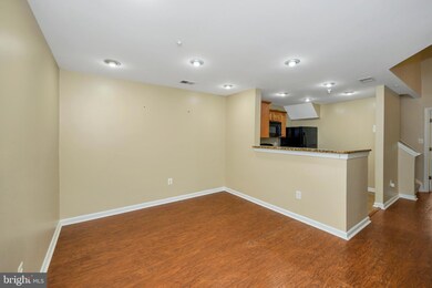 1067 Gardenview Loop unit 302, Woodbridge, VA 22191 - photo 4