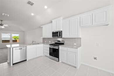 911 Eloise Ln, Cleburne, TX 76033 - photo 6