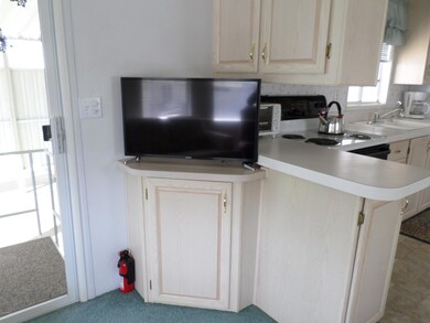 CORNER TV NOOK