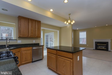 5640 Northton Ct, Woodbridge, VA 22193 - photo 4