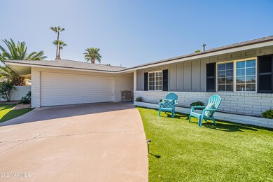 3433 E Lazy Lane-Front Lawn Seating
