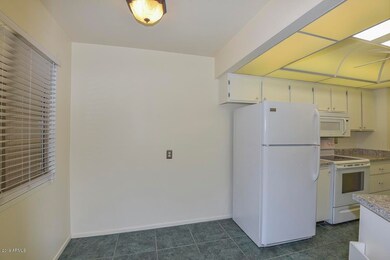 11025 W Topaz Dr, Sun City, AZ 85351 - photo 5