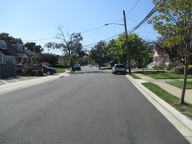 6 Birch Way, Valley Stream, NY 11581 - photo 2