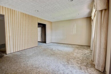 12-Family Room 2