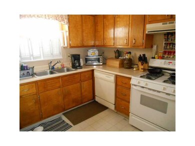 1073 Catherine Dr, Conway, PA 15027 - photo 4