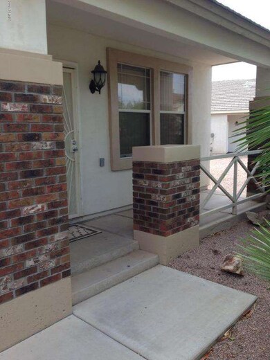 front portch patio on Cul-de-sac lot