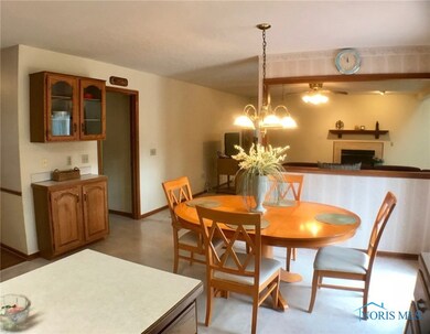 Eat-in Kitchen