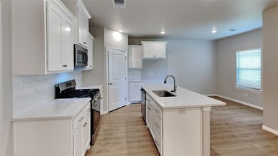 6905 Labelle Dr, Warr Acres, OK 73132 - photo 4