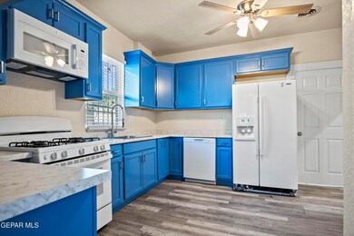 3 Bed - 2 Bath, El Paso, TX 79903 - photo 4