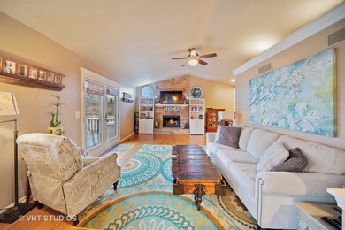 912 Appleton Dr, Batavia, IL 60510 - photo 4