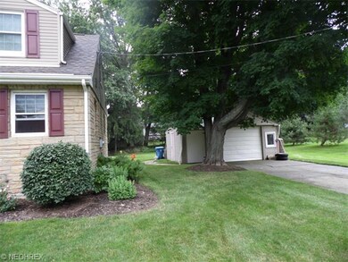 1 1/2 car detached garage
