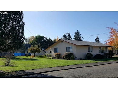 605 SW 1st St, Sheridan, OR 97378 - photo 2