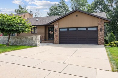 1526 Matterhorn Dr NE, Cedar Rapids, IA 52402 - photo 2