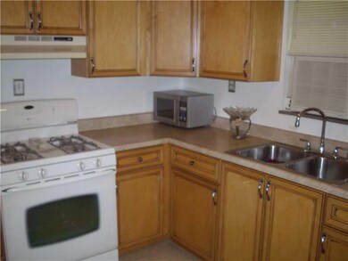 Kitchen. NICE SPACE FOR THE GOURMET COOK.