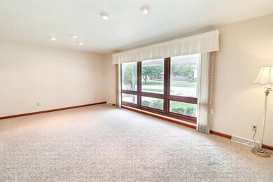 301 E Elizabeth Dr, Crown Point, IN 46307 - photo 6