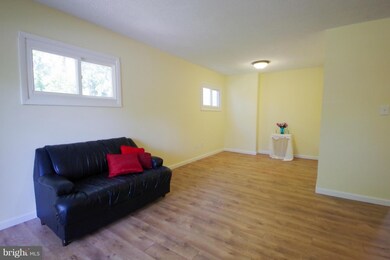 13709 Parkland Dr, Rockville, MD 20853 - photo 4