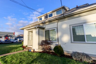 2203 9th St Tillamook OR 97141-03