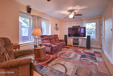 1409 2nd Ave N, Grand Forks, ND 58203 - photo 4