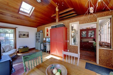 Vaulted, tongue-and-groove, ceilings, southern yel