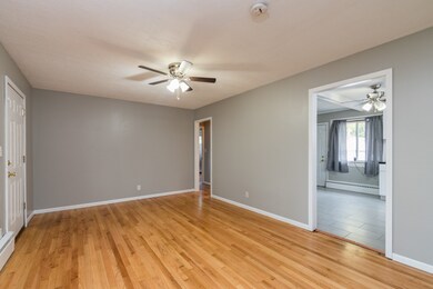 625 N Lewis Ave, Waukegan, IL 60085 - photo 5