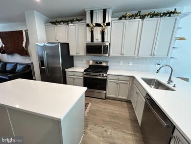 8258 Goldstone Ct, Hyattsville, MD 20785 - photo 7