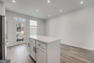 18339 Reaper Hill Ct, Triangle, VA 22172 - photo 4