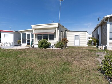 535 Sinclair Cir, Tavares, FL 32778 - photo 3