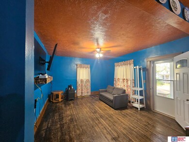 1113 Elk St, Beatrice, NE 68310 - photo 4