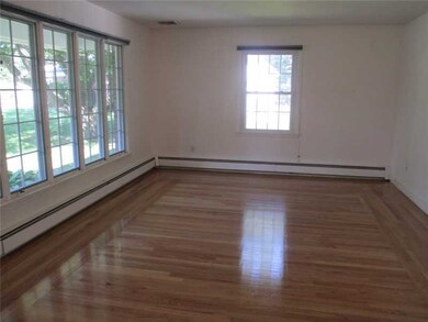 5 Roger Williams Ct, Greenville, RI 02828 - photo 4