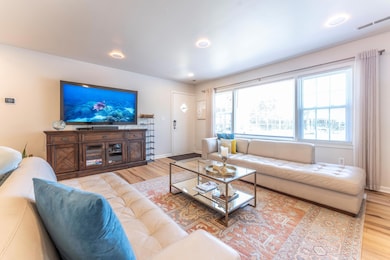 9_20th Ave IOP_-104 tv