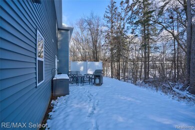 270 Whispering Pines Dr, Fenton, MI 48430 - photo 4
