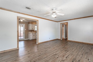 1114 Kent Dr, Gainesville, TX 76240 - photo 6