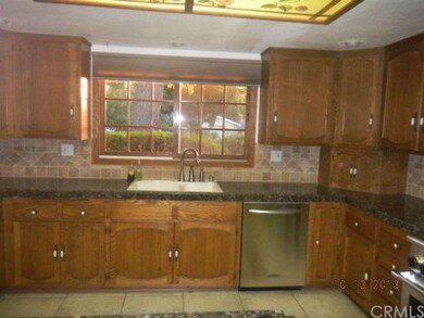 Light and Bright Spacious Kitchen