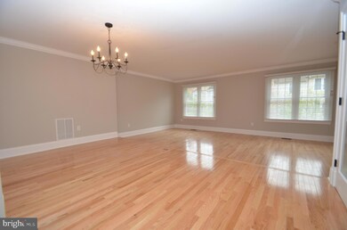 7765 Shootingstar Dr, Springfield, VA 22152 - photo 3