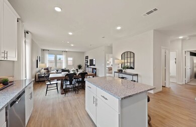 324 Paso Fino Dr, Alvin, TX 77511 - photo 4