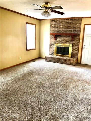 Living Room with fireplace
