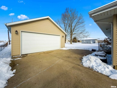 207 Devonshire Rd, Washington, IL 61571 - photo 4